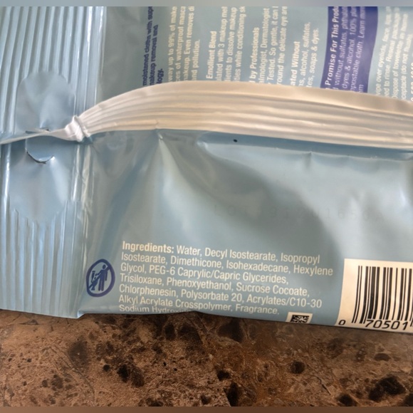 Neutrogena Makeup Remover Ultra Soft Cleansing Towelette Lot of 5 Travel Sz New - Picture 3 of 3